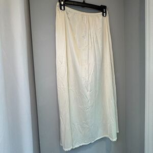 Vanity Fair Half Slip L/G Ivory Nylon Style 11-711 32" Waist 13" Slit VTG